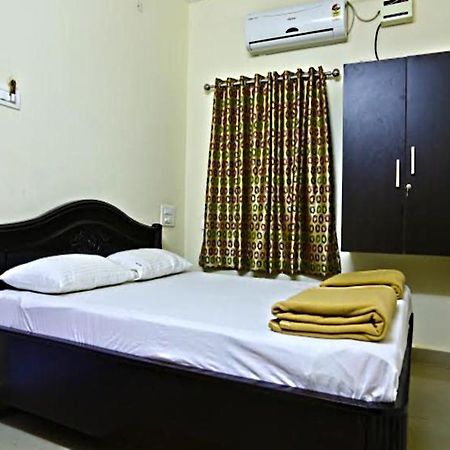 Reva Guest House Tirupati Bagian luar foto